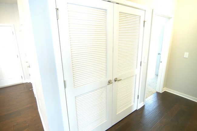 Building Photo - 2 Bedroom in Solo East Condos of Nashville!!