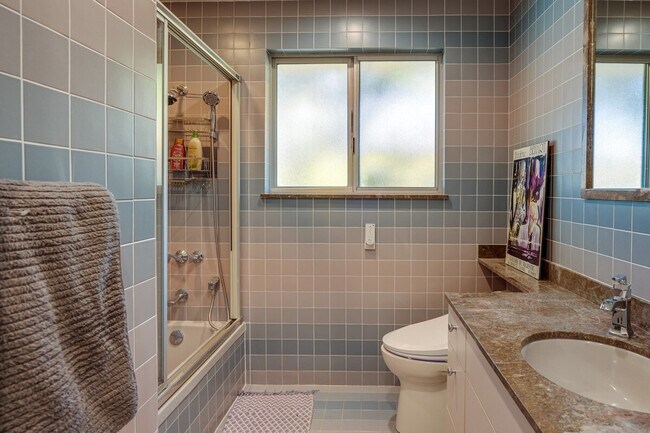 Building Photo - 11 Kenilworth Dr