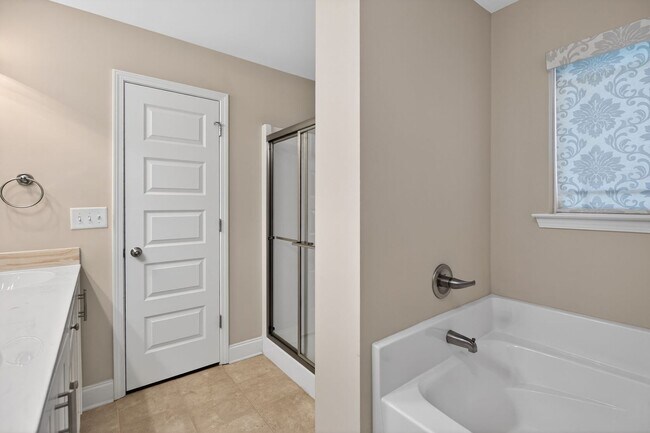 Building Photo - Move-In Ready Gem with Main-Level Owner's Suite