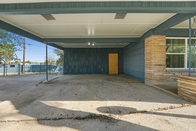 Building Photo - 502 Sunrise Cir