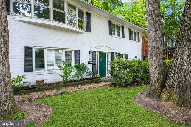 Building Photo - 3710 Lorcom Ln