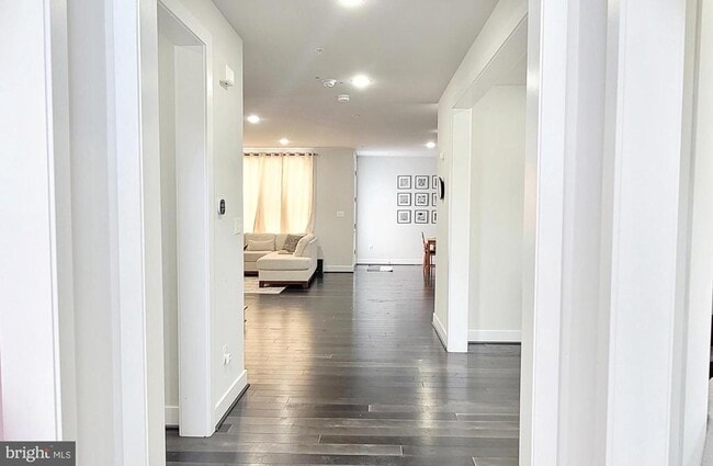 Building Photo - 14114 Dunlin St