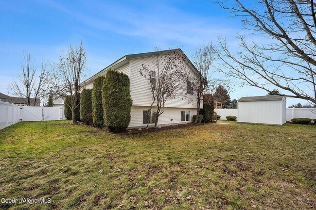 Building Photo - Large Home in Strawberry Fields
