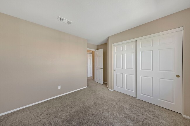 Building Photo - Green Valley Home! Beautiful &  Spacious! Stainless steel appliances! Washer & dryer! No pets!
