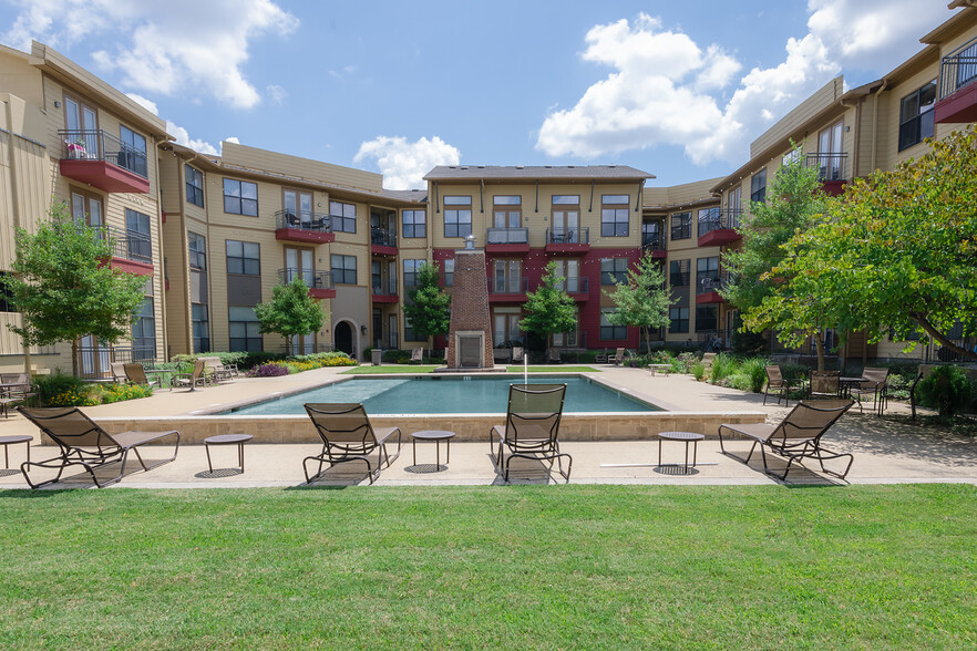 Swimming Pool - DeSoto Town Center