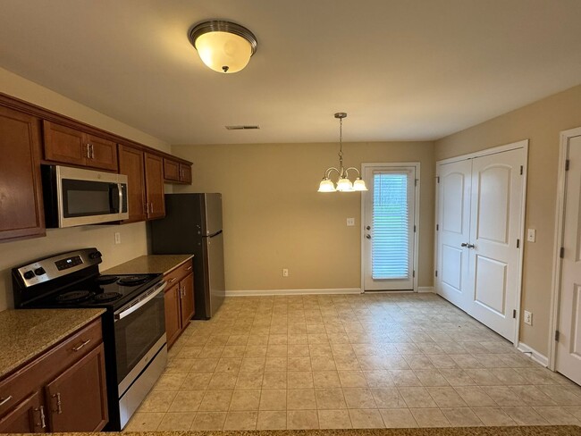 Building Photo - 4183 Broadstairs Dr SW