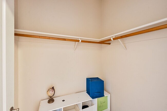 Building Photo - 9952 Spring View Way