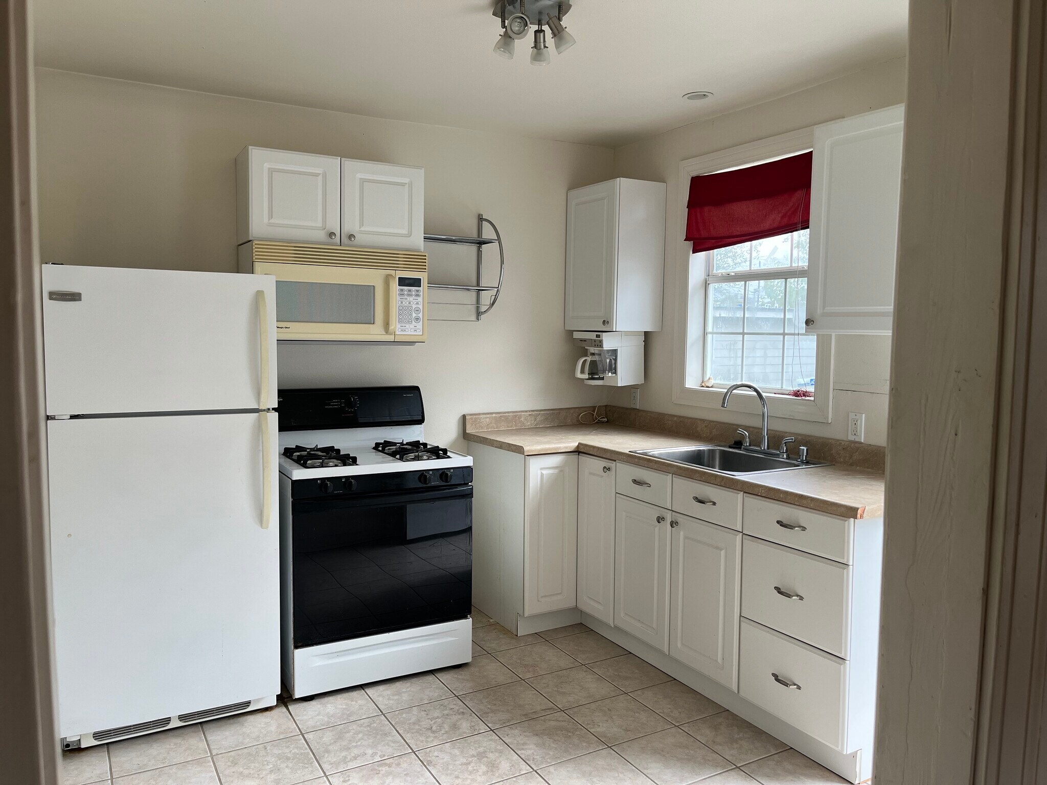 Building Photo - 4832 Convention St