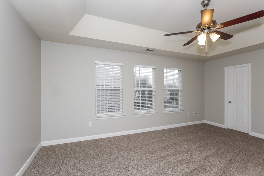 Building Photo - 5028 Magnasco Ln