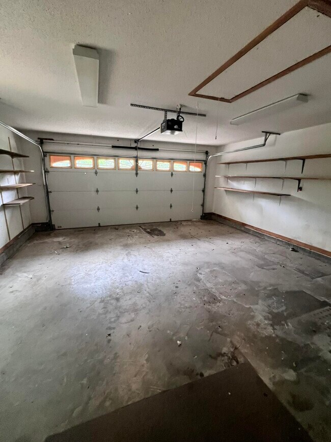 Building Photo - 395 Lake Holley Cir