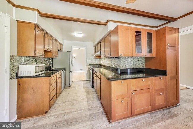 Building Photo - 5406 Parkvale Terrace