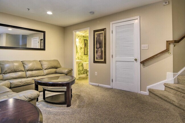 Building Photo - 5077 Cameo Terrace