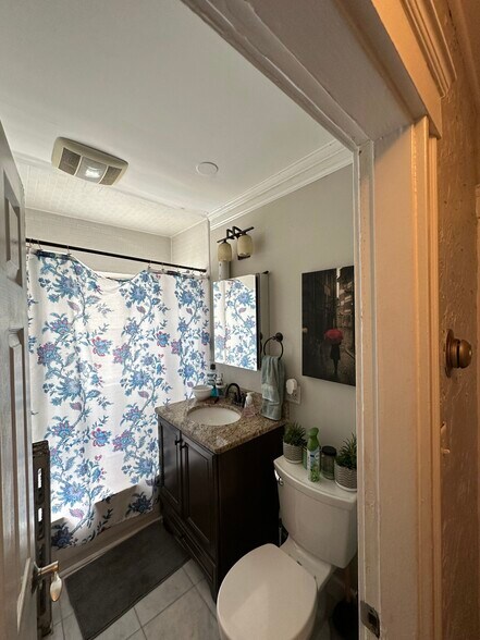Building Photo - 60 Litchfield St