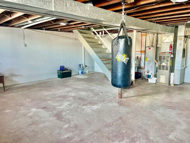 Building Photo - 3 Bed 1 Bath- South Park PA