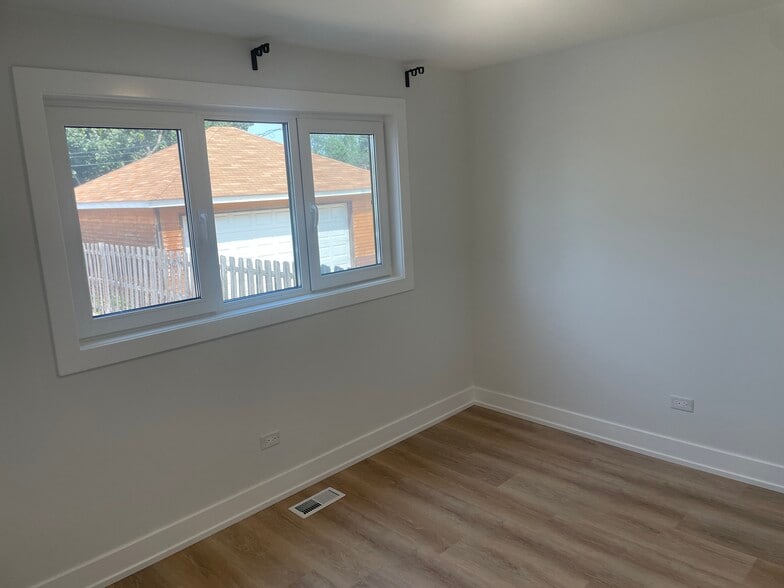 Building Photo - 7854 W Cahill Ter
