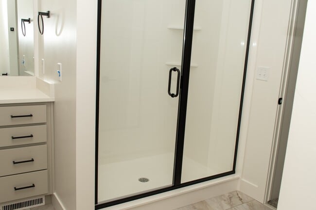 Building Photo - 880 S 340 E