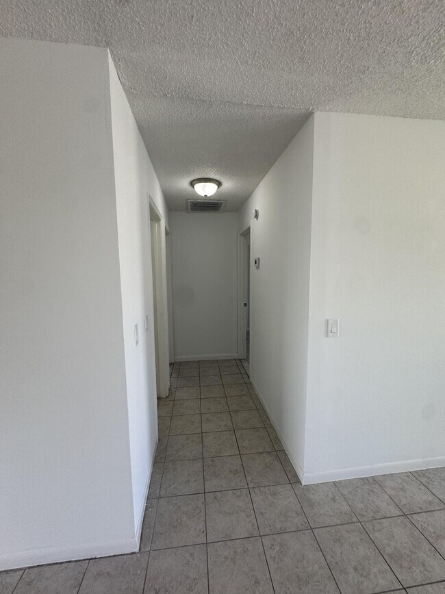 Building Photo - 710 NW Airoso Blvd