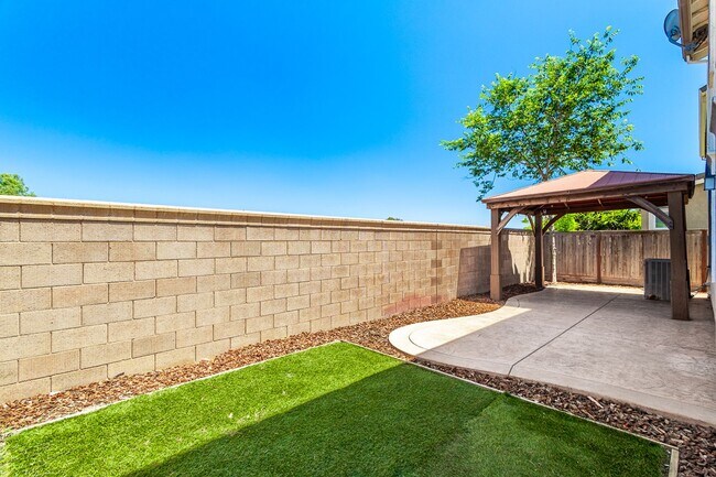 Building Photo - 9733 Tribeca Dr