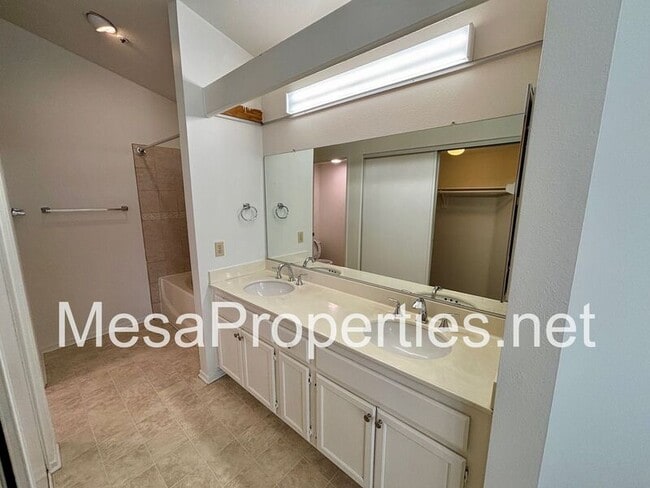 Building Photo - 14925 Dandelion Ct