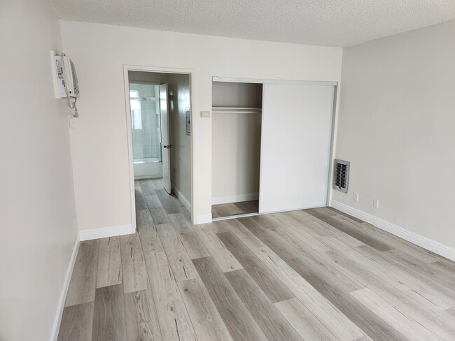 Building Photo - 5242 Cahuenga Blvd