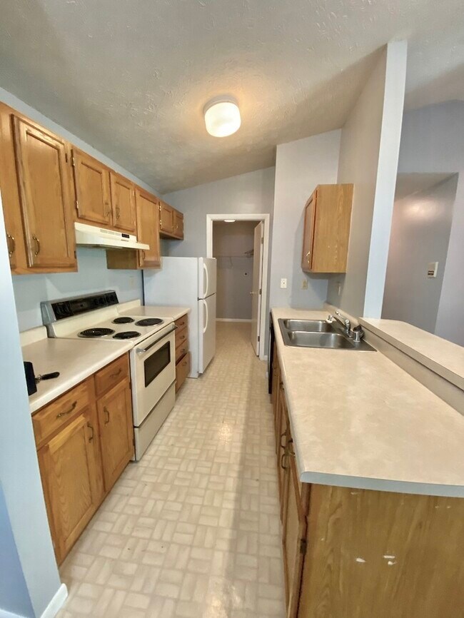 Building Photo - 27 Rio Grande Cir
