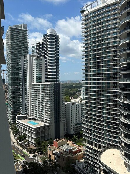 Building Photo - 1010 Brickell Ave