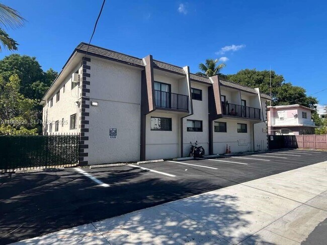 Building Photo - 1484 NW 15th Ave