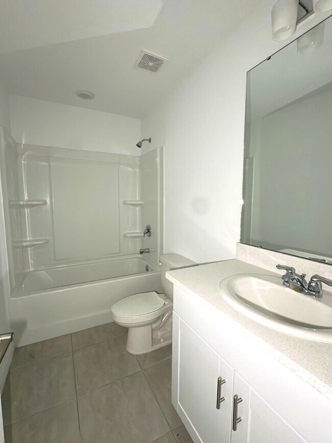 Building Photo - 2287 Portrait St