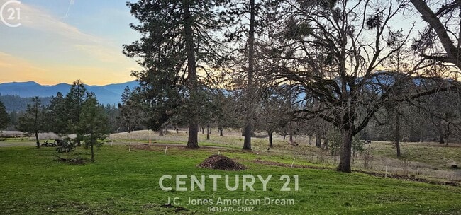 Building Photo - Spectacular Views in the Heart of Applegate Wine Country