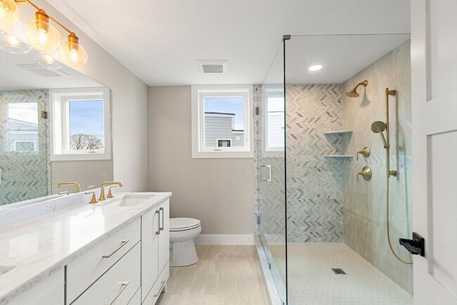 Building Photo - 308 Newton St