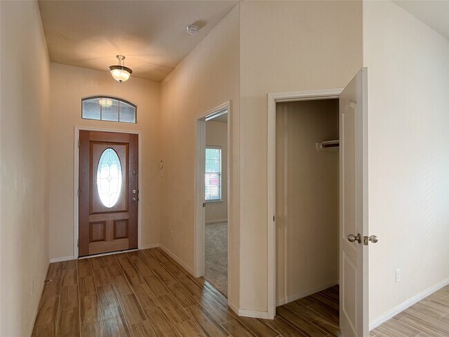 Building Photo - 15214 Bartlett Landing Dr