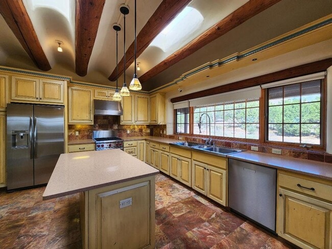 Building Photo - 4 Palentine Rd