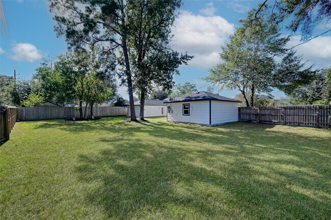 Building Photo - 28926 Twisted Oak Dr