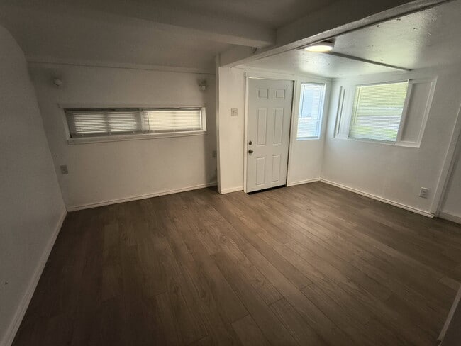 Building Photo - 708 Hickory Hill Ln