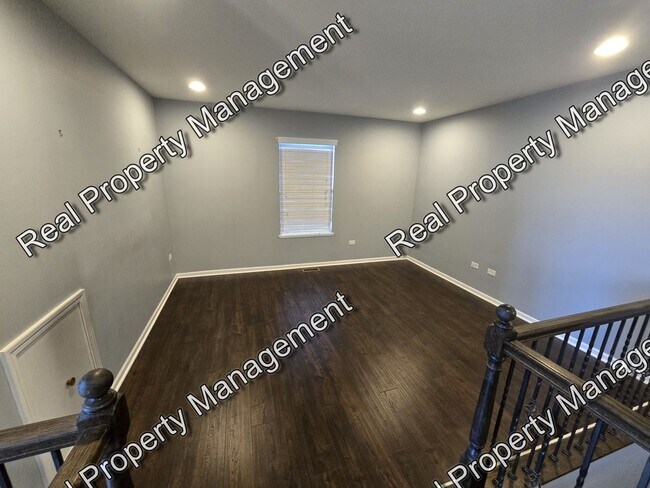 Building Photo - Four Bedroom Crown Point Beauty