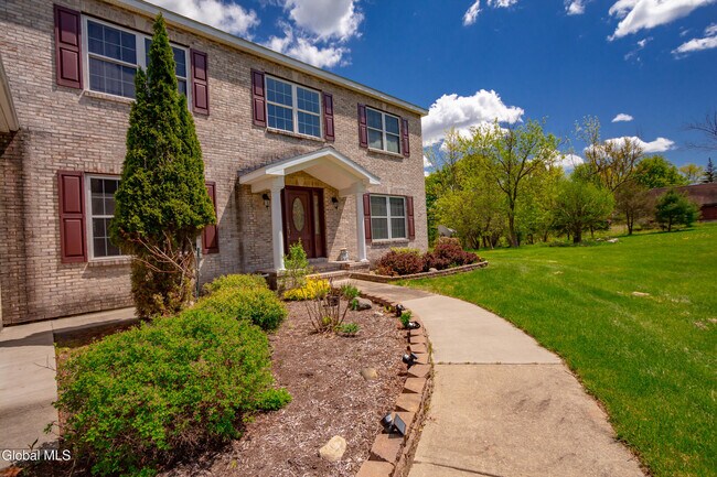 Building Photo - 620 Sacandaga Rd