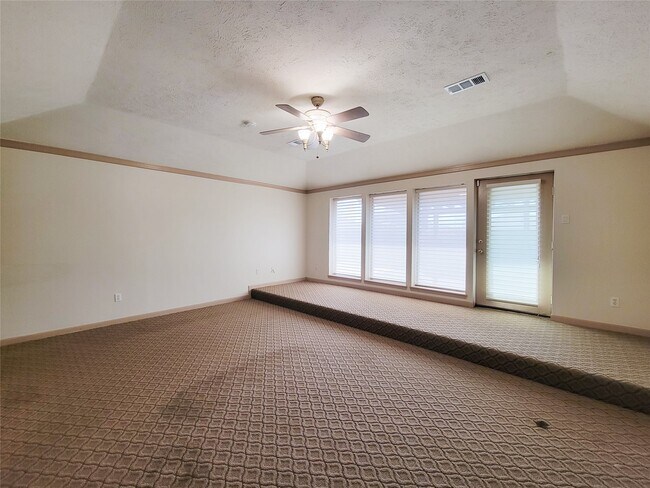 Building Photo - 4717 Country Club View