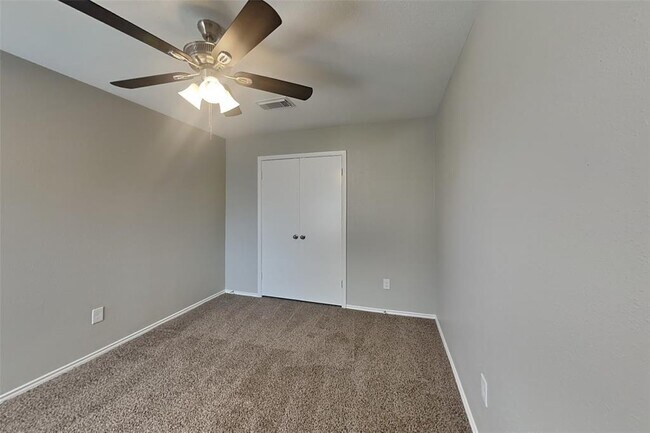 Building Photo - 5607 S Magazine Cir