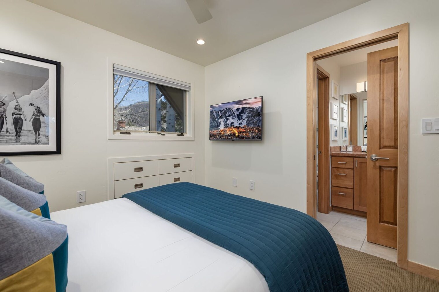 Building Photo - 835 E Durant Ave