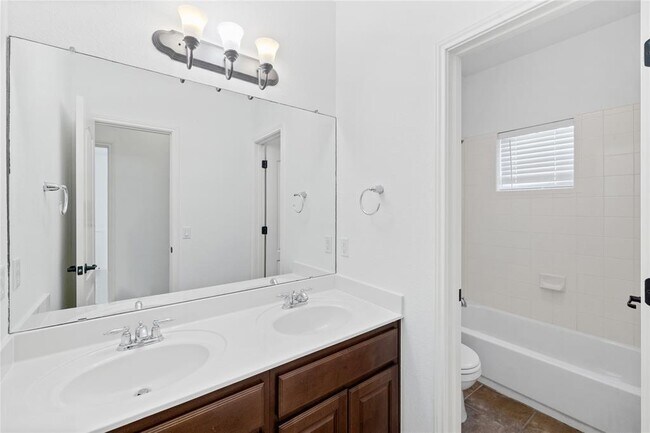 Building Photo - 250 Maeves Way