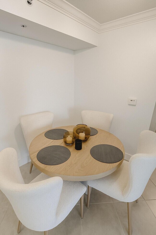 Building Photo - 15135 Michelangelo Blvd