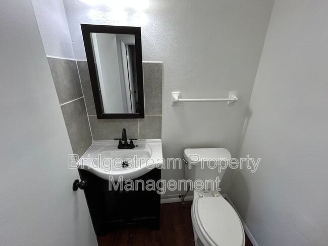 Building Photo - 149 Oak St