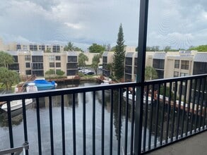Building Photo - 9 Royal Palm Way