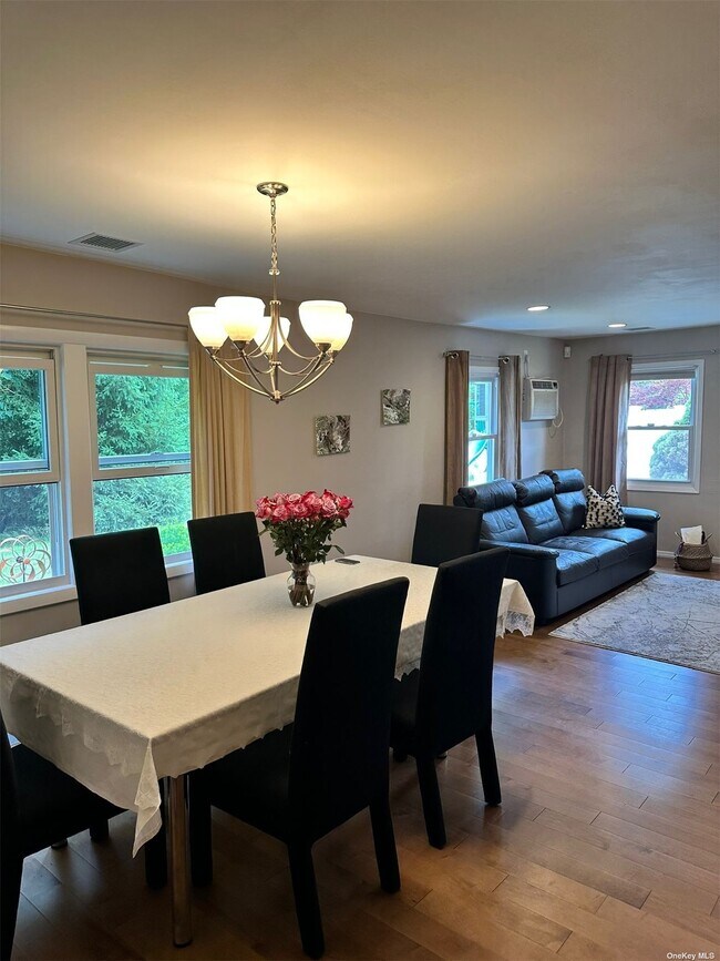 Building Photo - 115 Wedgewood Dr