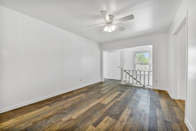 Building Photo - 123 The Strand