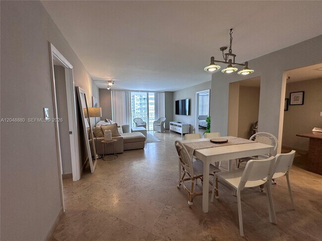 Building Photo - 18021 Biscayne Blvd