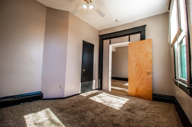 Building Photo - 454/456 Pine Street