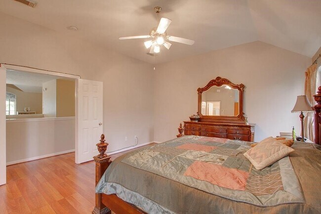 Building Photo - 8002 Weeping Willow Pl