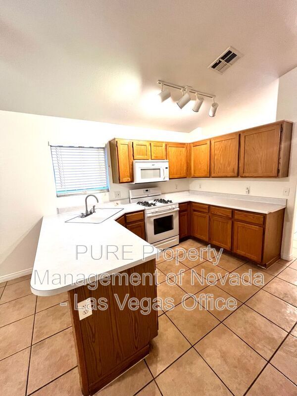 Building Photo - 5342 Chela Dr