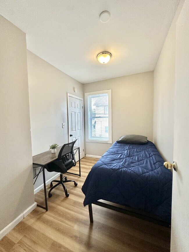 Building Photo - 22 Crockett Ave